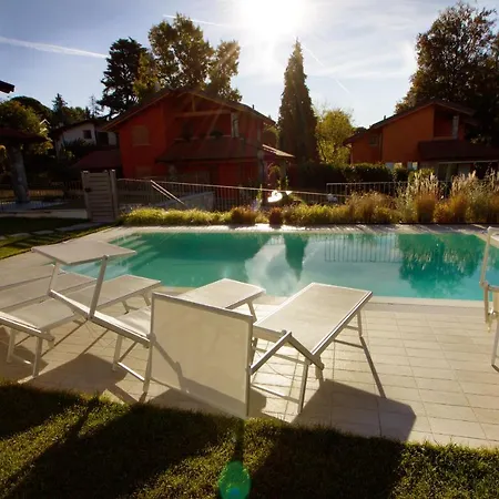 Βίλα Sleeps 6 Pool Besozzo