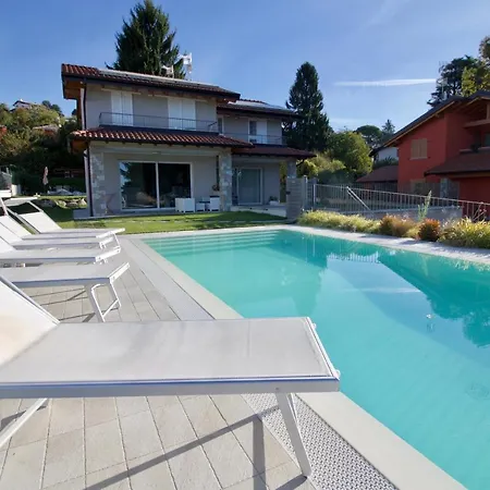 Sleeps 6 Pool * Besozzo