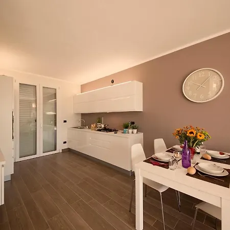 Sleeps 6 Pool * Besozzo